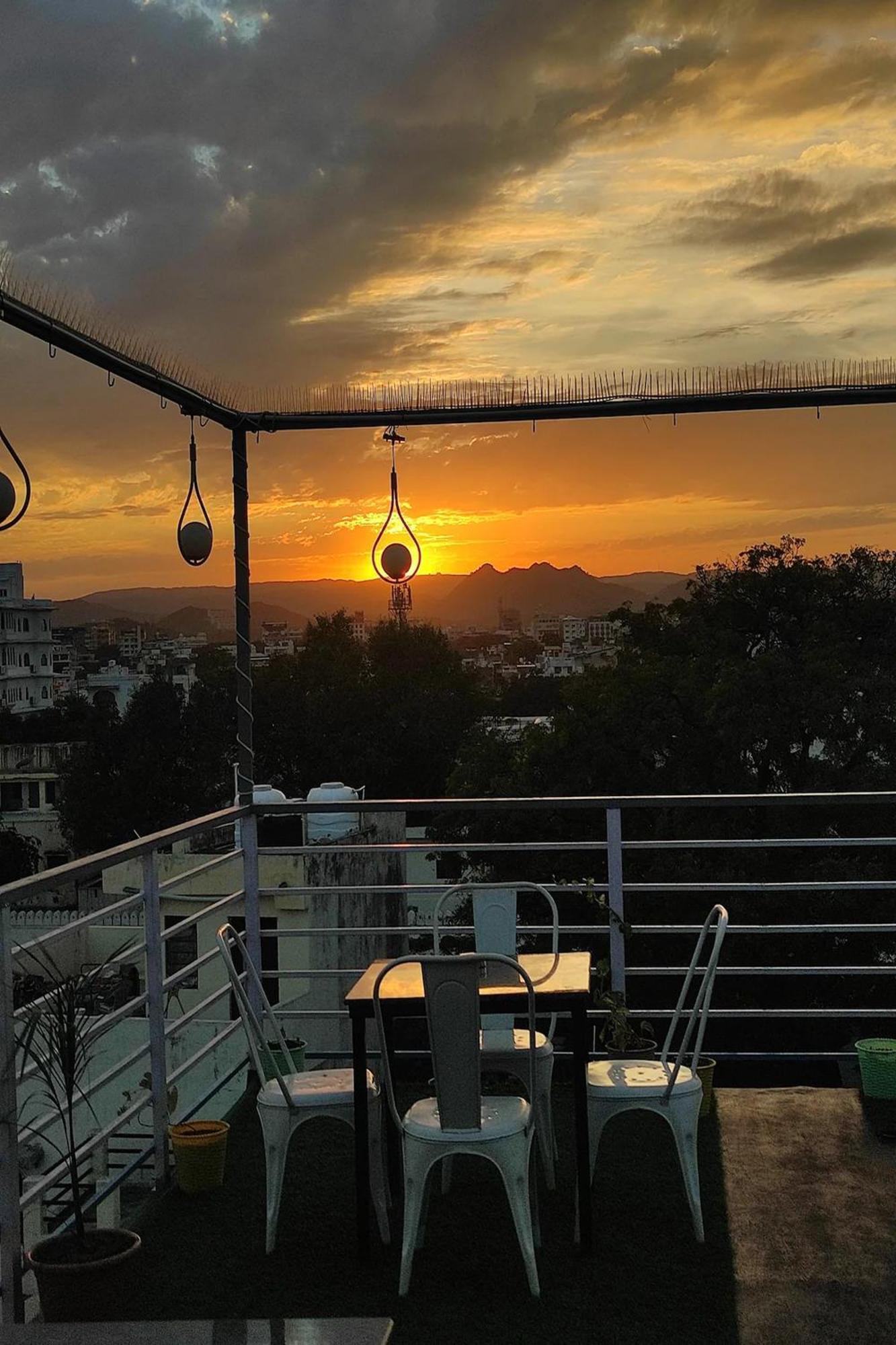 Hotel Lake Bridge Udaipur Eksteriør bilde